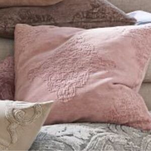 Maddie Textured Pillow Cover 22” square new w/o tags set of 2